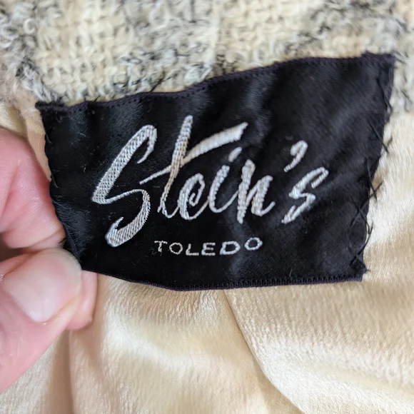 Elegant, Vintage Wool, Light Gray And Beige Patterned Women's Coat and Dress Set - Picture 13 of 16